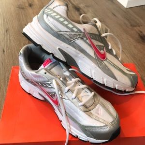 nike women's initiator wide running shoes